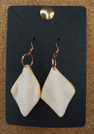 Bijuterii handmade - Cercei romb cu margini aurii