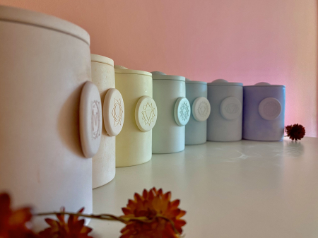 Chakra Series - Set lumanari " 7 Chakre "  in recipient de ceramica mare, cu capac.