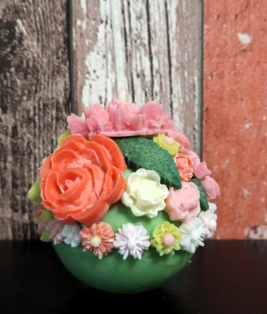 Lumanari decorative / 'turnate' - Buchet de flori. Lumanare parfumata cu design floral unicat - sfera verde.