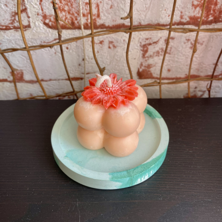 Lumanari decorative / 'turnate' - Lumanare  parfumata " mini bubble ", cub mic cu suport ceramic rotund. Roz/rosu
