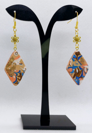 Bijuterii handmade - Cercei romb cu accesorii aurii