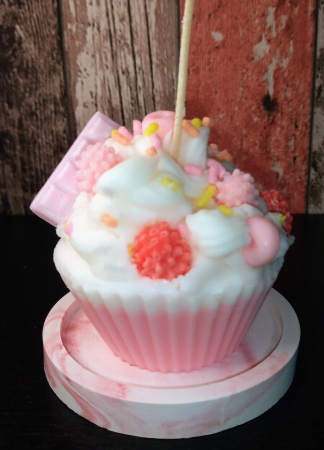 Prajiturele - Lumanare parfumata " Cupcake " cu farfurie mica din ceramica