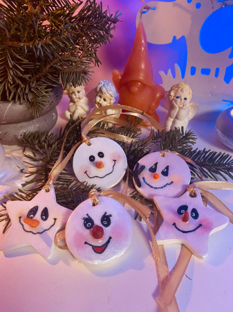 Seturi decorative - Set de 5 diferite decoratiuni din ceramica pentru bradul de Craciun - 'Frosty'