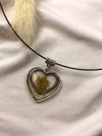 Coliere si lantisoare handmade - Colier cu pandativ in forma de inima.
