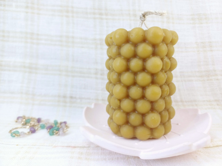 Lumanari decorative / 'turnate' - Lumanare decorativa din ceara naturala de albine plus suport - floare din ceramica.