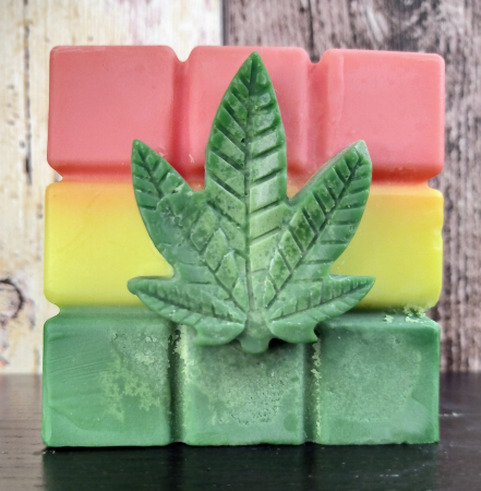 Rasta Series - Lumanare parfumata " Rasta  Rubik cub ", in trei culori.