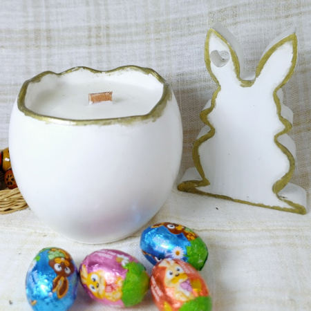 Paste - Ou alba cu lumanare alba din ceara de soia + iepuraș din ceramică handmade
