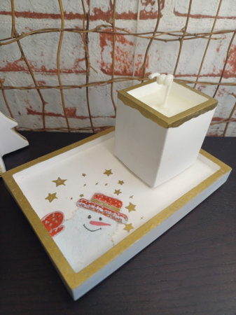 Set decorativ  Craciun - lumanare din ceara de soia si suport dreptungiular din ceramica alb auriu [10]