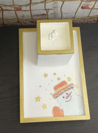 Set decorativ  Craciun - lumanare din ceara de soia si suport dreptungiular din ceramica alb auriu [1]