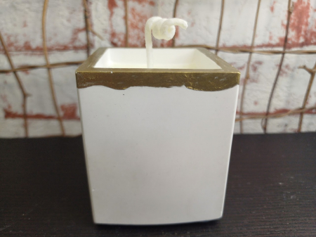 Set decorativ  Craciun - lumanare din ceara de soia si suport dreptungiular din ceramica alb auriu [7]