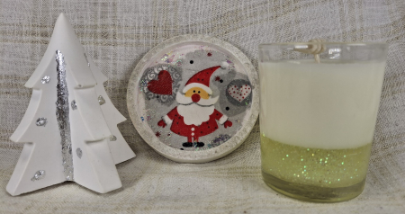 Seturi decorative - Set decorativ de Craciun - 'Love Santa' - lumanare plus suport din ceramica pictat manual