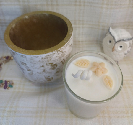 Seturi decorative - Set decorativ - lumanare in pahar de sticla si un recipient din ceramica handmade alb auriu