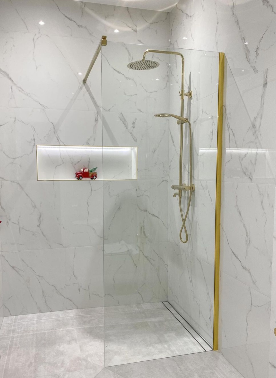 Amenajarea băii mici cu duș walk-in- dus walk in-min