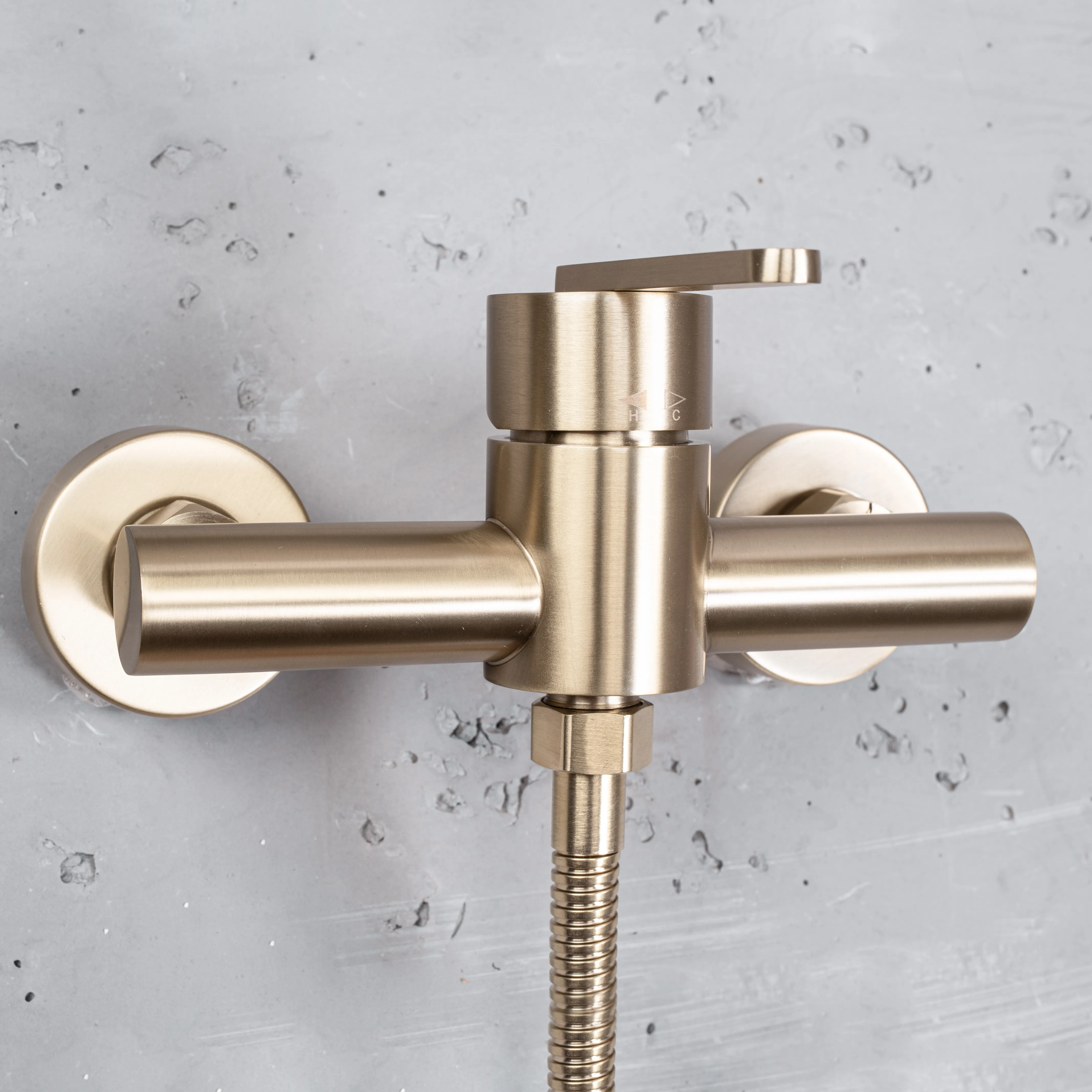 Baterie duș culoare auriu periat înălțime 8 cm model Ontario Brushed Gold [4]