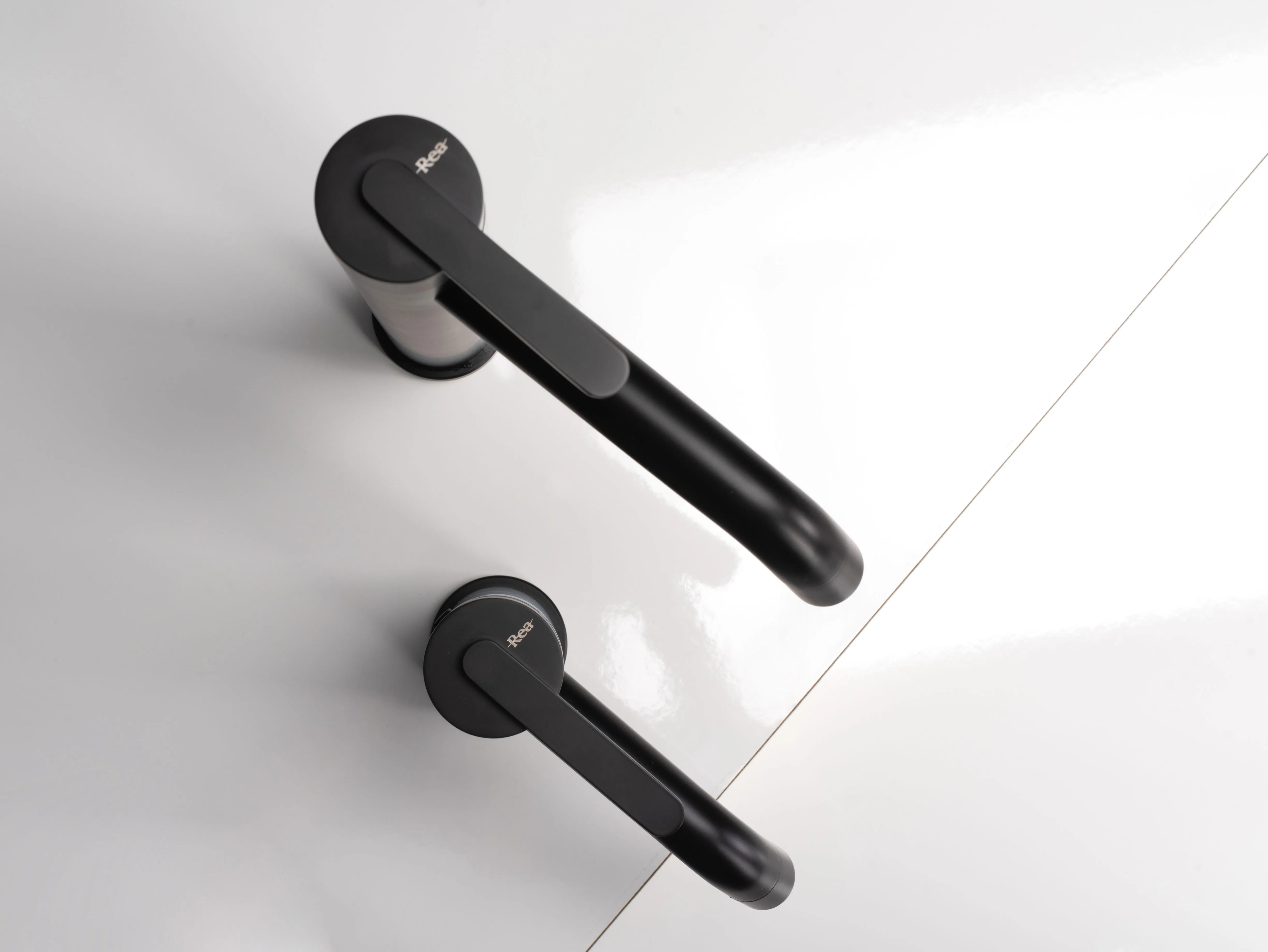 Baterie chiuvetă finisaj negru mat înălțime 30 cm model Ontario Black High [3]