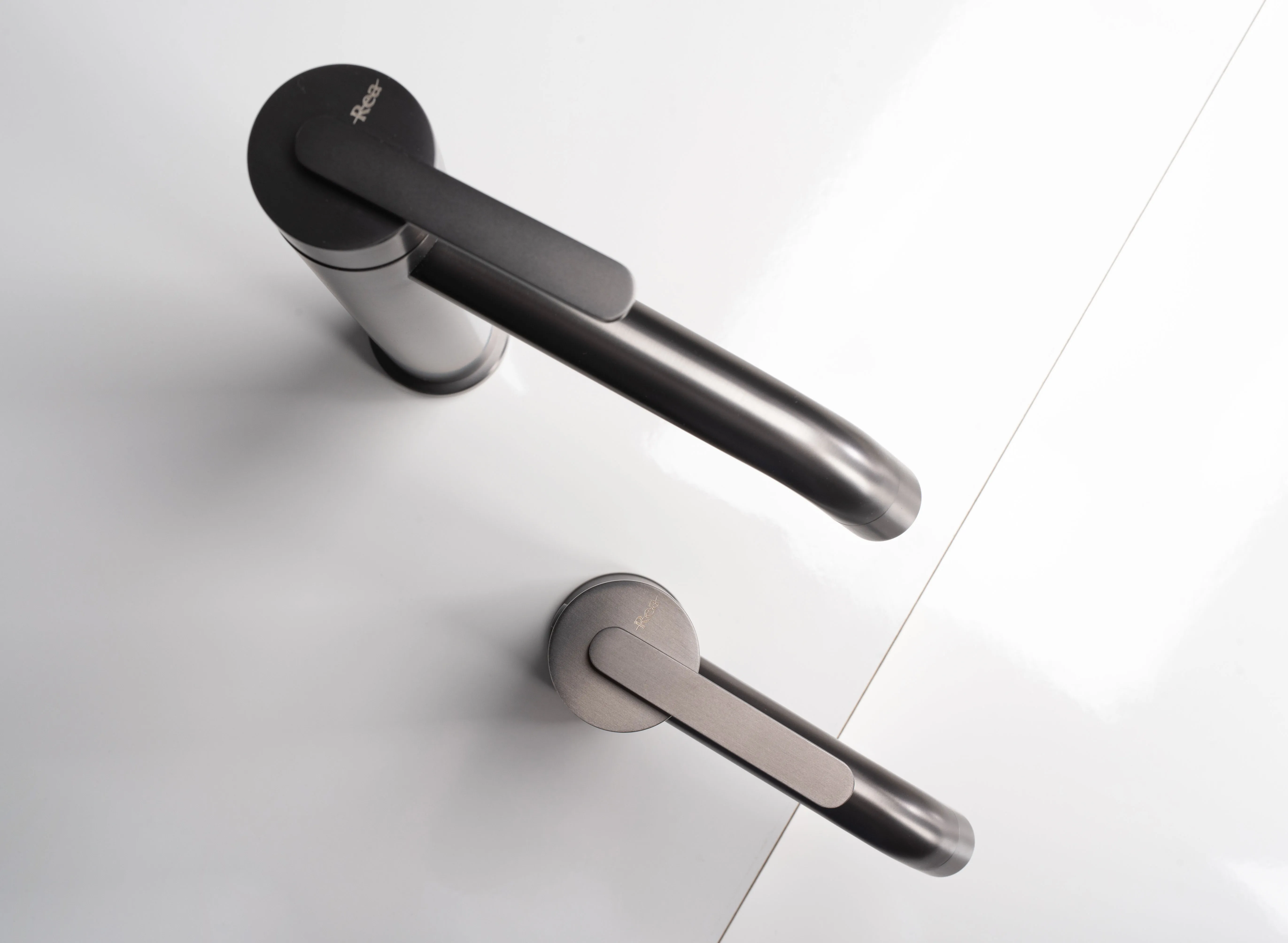 Baterie chiuvetă finisaj titanium înălțime 34 cm model Ontario Titanium High [3]