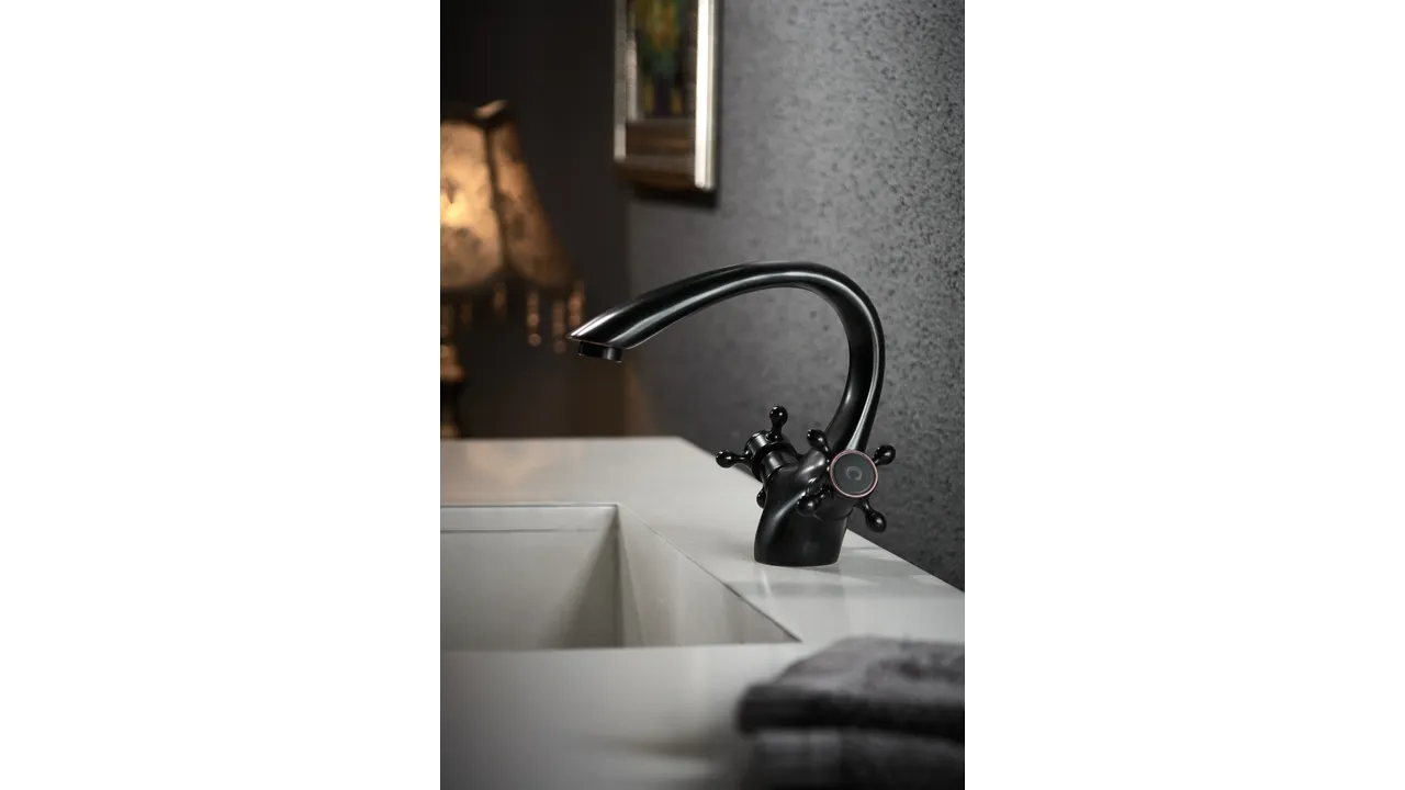 Baterie chiuvetă culoare negru mat înălțime 16.5 cm material alamă model Retro Old Black [7]