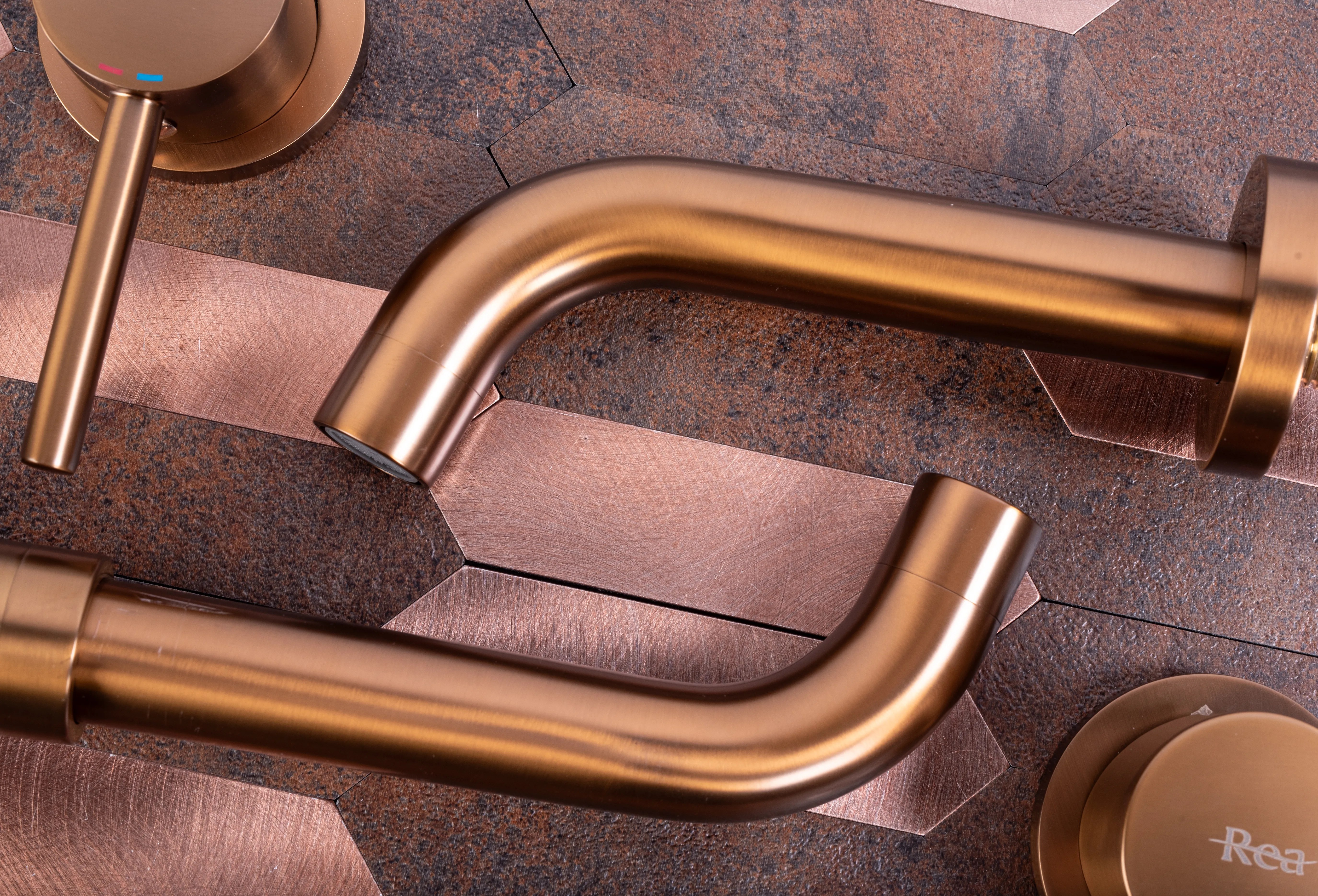 Baterie lavoar finisaj cupru periat înălțime 10 cm material alamă model Lungo Copper Brush [3]