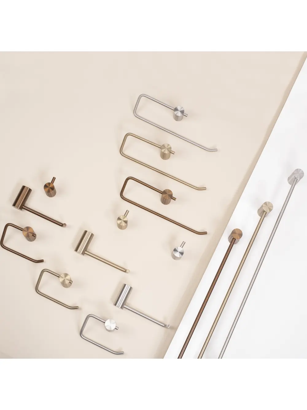 Cuier baie finisaj auriu periat model Brush Gold 9706 seria Prism [4]