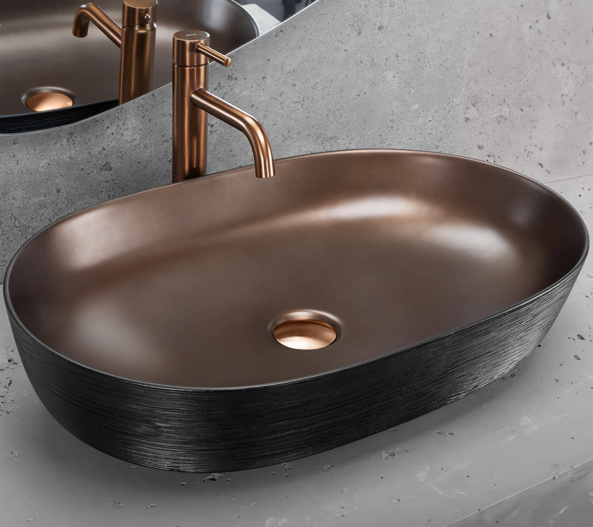 Lavoar baie pe blat formă ovală lungime 60 cm finisaj cupru periat și negru model Cleo Copper Brush / Black [2]