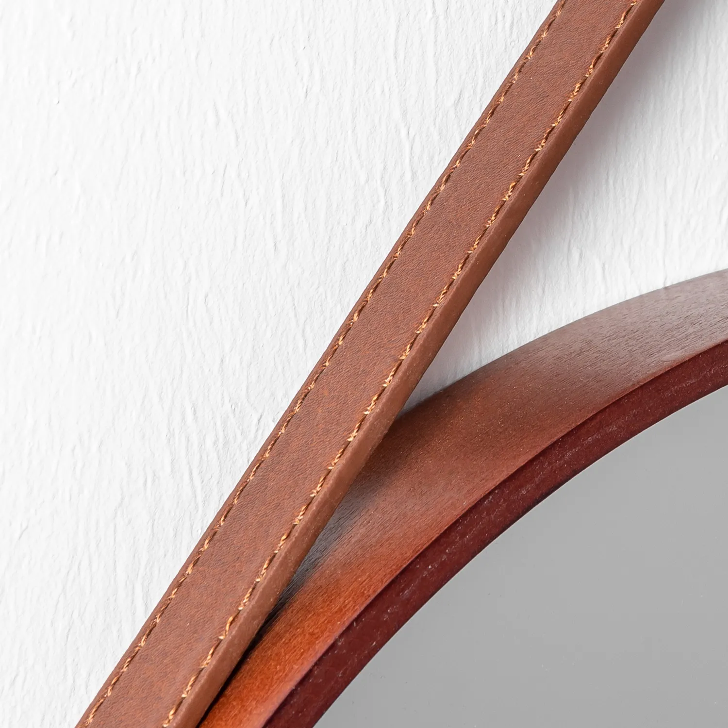 Oglindă rotundă cu ramă din lemn și curea Loft culoare maro mărime 50 cm model rotund [3]