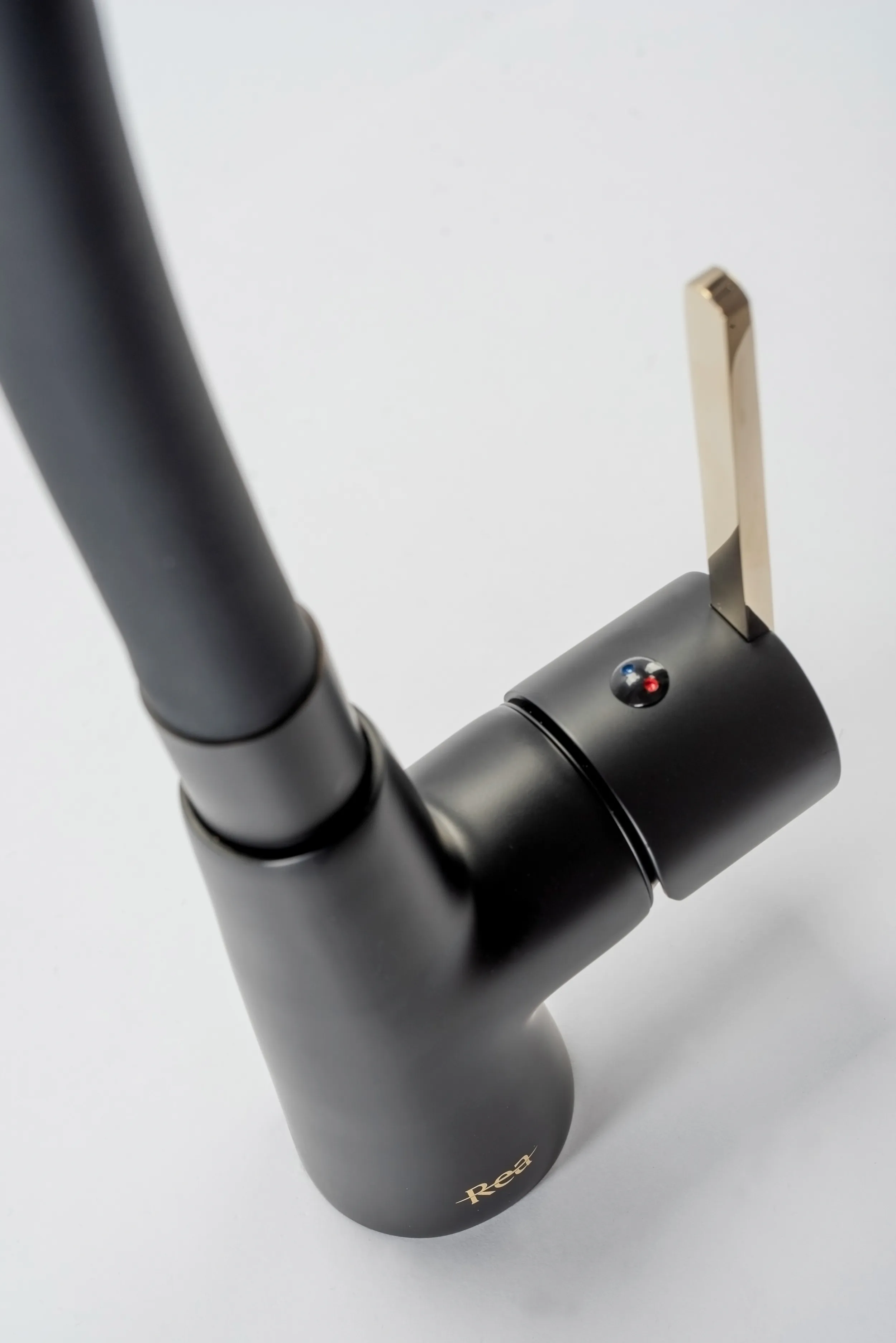 Baterie bucătărie culoare negru mat înălțime 63 cm material alamă model Icon Black Gold [4]