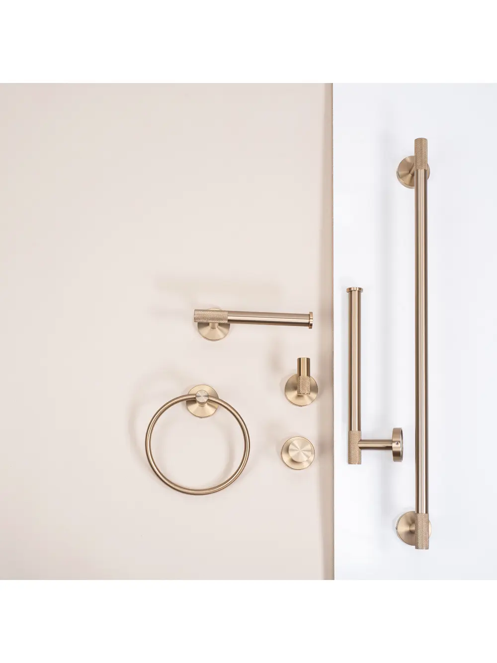 Cuier baie finisaj auriu periat model Brush Gold 6606 seria Modern [3]