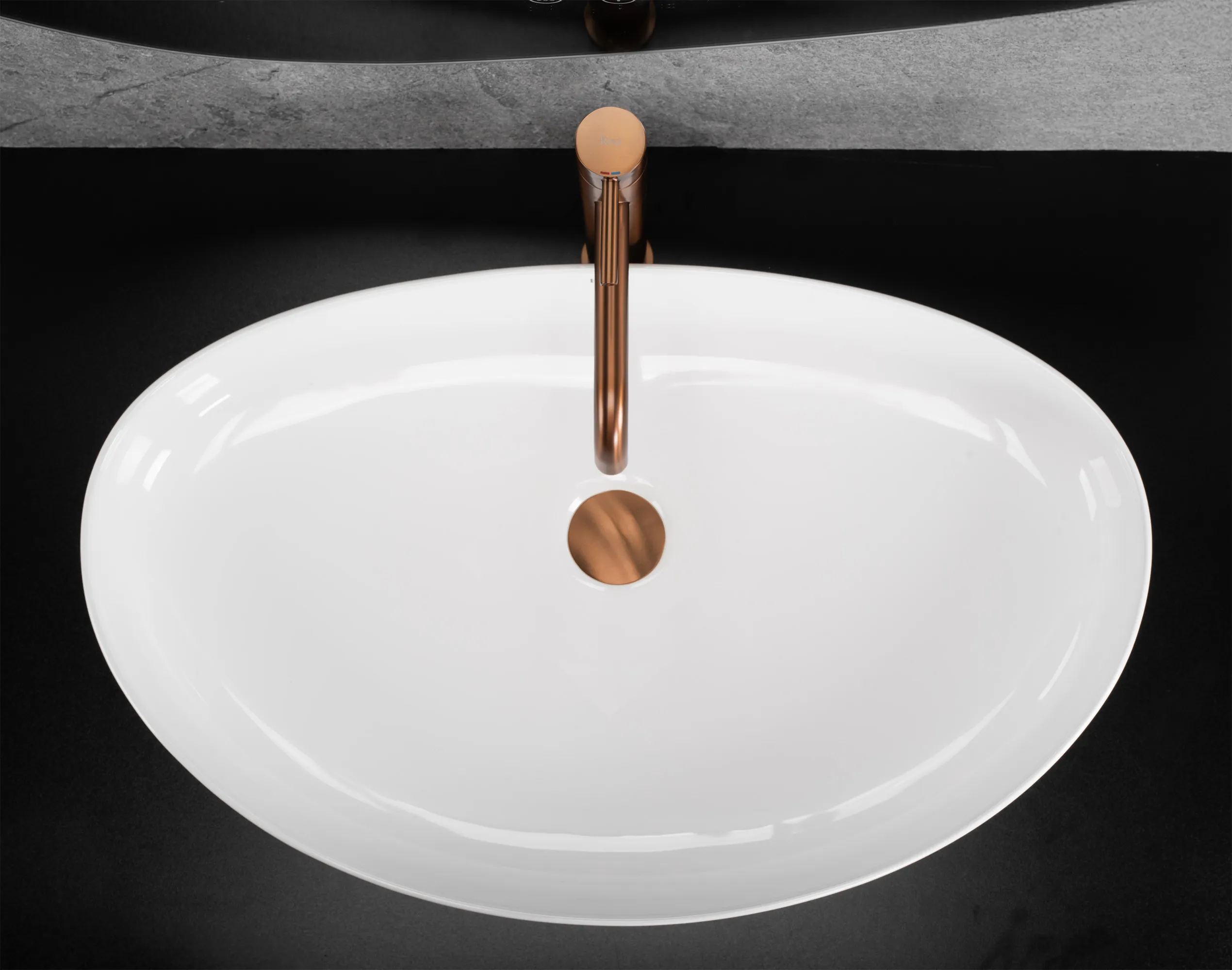 Lavoar baie pe blat formă ovală lungime 65.5 cm culoare alb model Sabina [2]