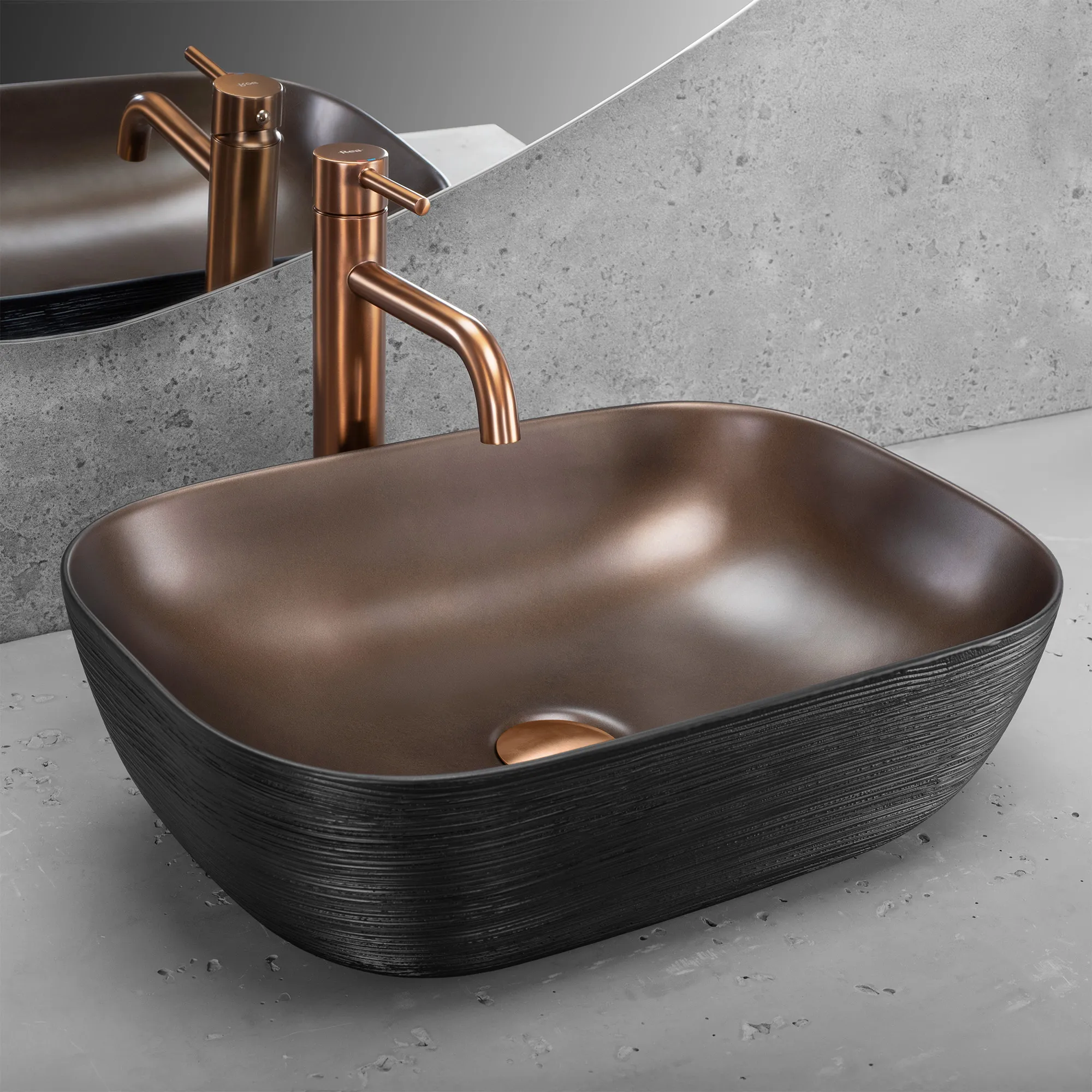 Lavoar baie pe blat formă dreptunghiulară lungime 46 cm finisaj cupru periat și negru model Belinda Copper Brush / Black [1]