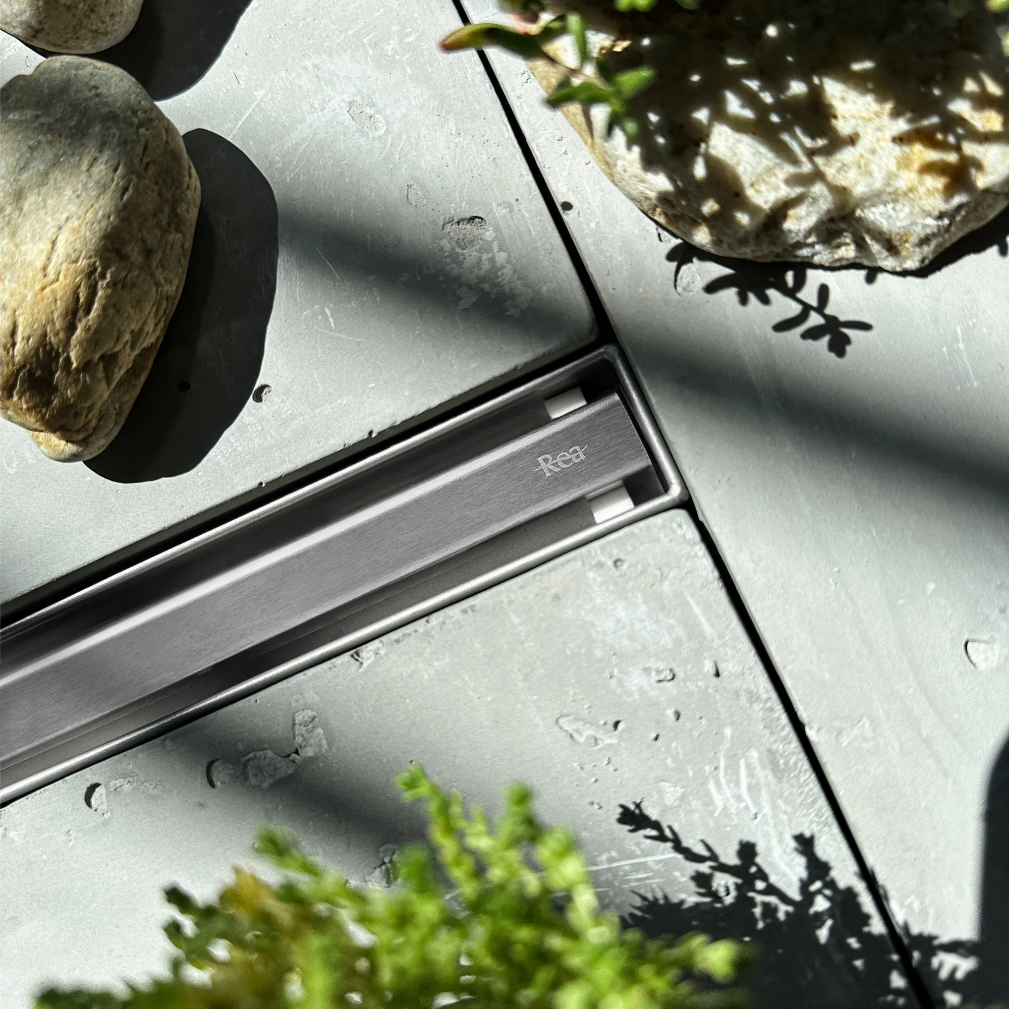 Rigolă scurgere duș lungime 70 cm finisaj crom periat model Neox Slim Pro Nickel Brush [1]