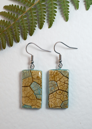 Produse - cercei handmade dreptunghi galben albastru cu nervuri de frunza