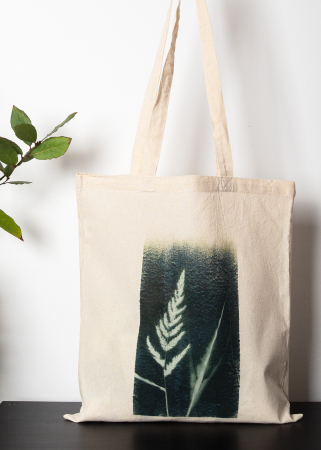 Artă pe textile - Sacoșă "În vânt"