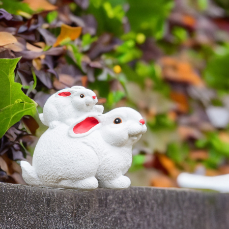 Iepuras cu pui pe spate, alb, beton, pentru exterior, 22x18x13cm [3]