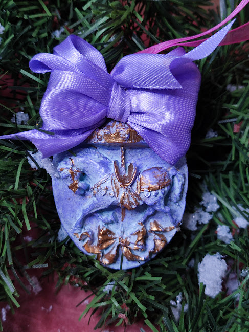 Glob Medalion Carusel pictat manual – decor vintage cu căluț și fundă satinată [3]