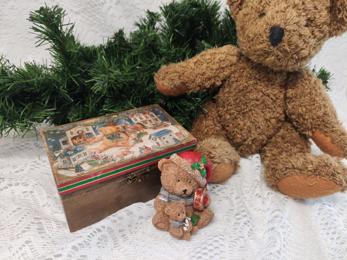 Cutie cu figurina Teddy [1]