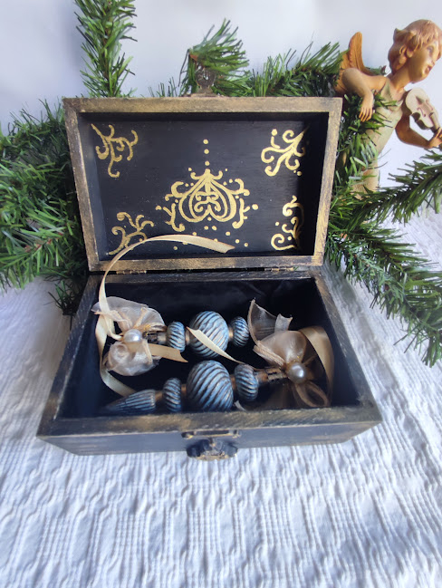 Cutie cadou handmade cu globuri de Crăciun [5]