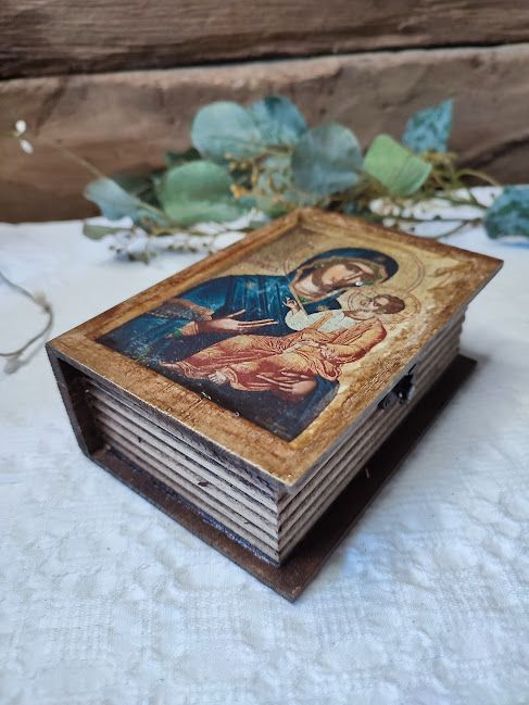Cutie din Lemn Model Carte, Decorată cu Imaginea Maicii Domnului [1]