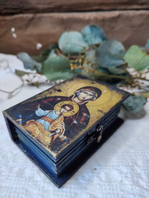 Cutie din Lemn Model Carte, Decorată cu Imaginea Maicii Domnului [1]
