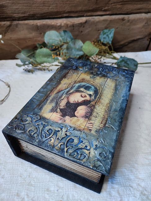 Cutie din Lemn Model Carte, Decorată cu Imaginea Maicii Domnului [1]