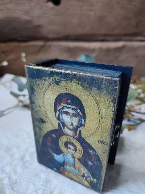 Cutie din Lemn Model Carte, Decorată cu Imaginea Maicii Domnului [5]