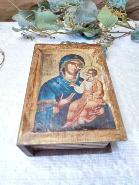 Cutie din Lemn Model Carte, Decorată cu Imaginea Maicii Domnului [2]