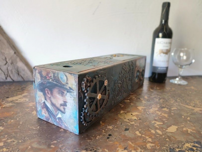 Cutie Unicat pentru Sticlă de Vin - Decorată Manual în Stil Steampunk [1]