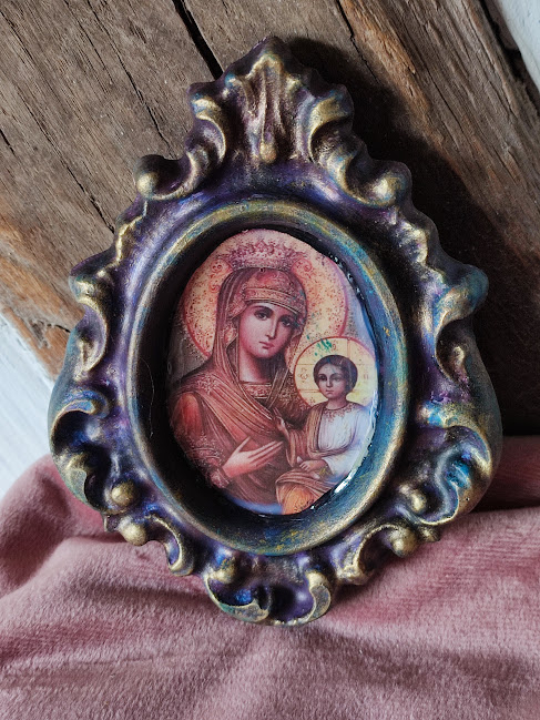 Decoratiune cu tematica religioasa-Fecioara cu Pruncul [1]