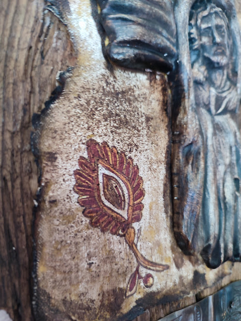 Decorațiune Rustică Unicat – Cruce în Relief pe Lemn Recuperat [3]