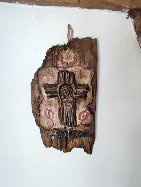 Decorațiune Rustică Unicat – Cruce în Relief pe Lemn Recuperat [8]