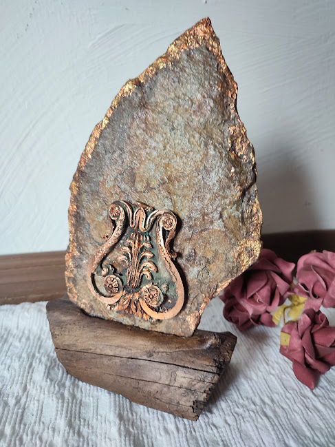 Decorațiune unicat din granit cu suport din lemn și ornament ceramic [4]