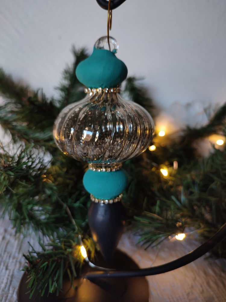 Glob decorativ din sticlă handmade – ornament elegant pentru brad de Crăciun vintage [6]