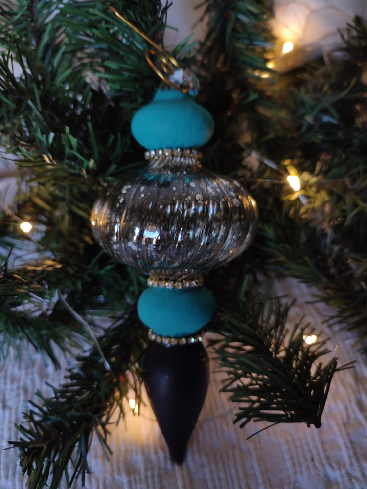 Glob decorativ din sticlă handmade – ornament elegant pentru brad de Crăciun vintage [3]