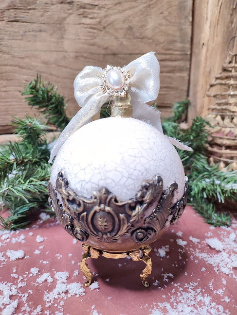 Glob Regal Handmade – Ornament de Crăciun cu Detalii Aurii și Perlă Decorativă [4]