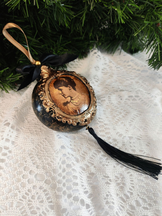 Glob -Regina Maria Black [2]